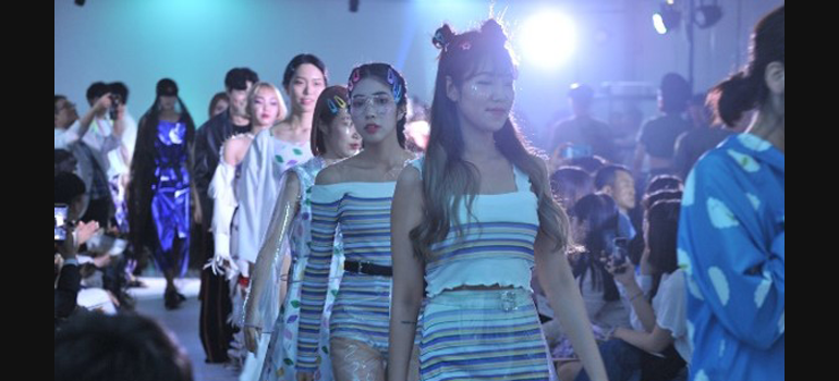 2018 Graduation Fashion Show 02