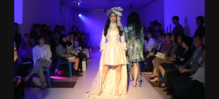 2018 Graduation Fashion Show 09